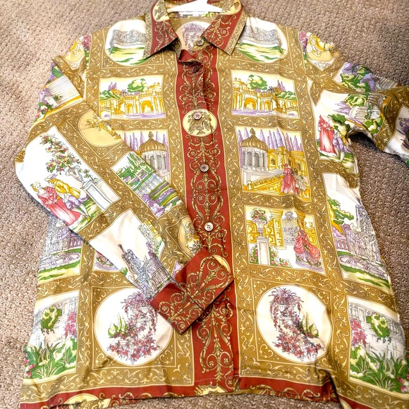 Burberry Tops - Burberry Vintage Silk Blouse SZ 9 🏰 🫅